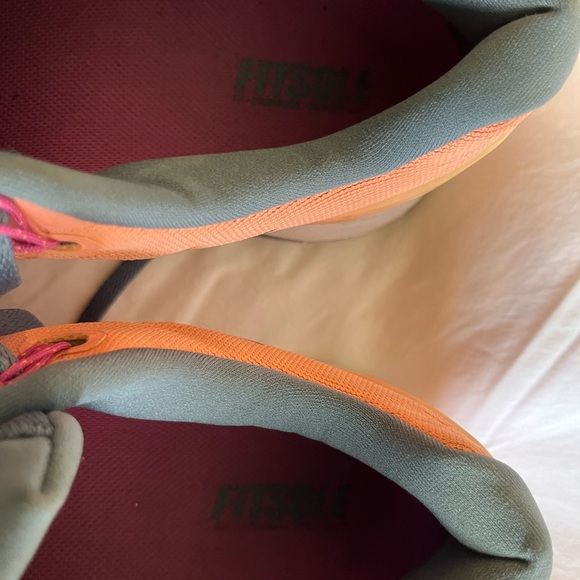 👟🌺Nike Sneakers in a muted orange, size 10.5 - Picture 7 of 12